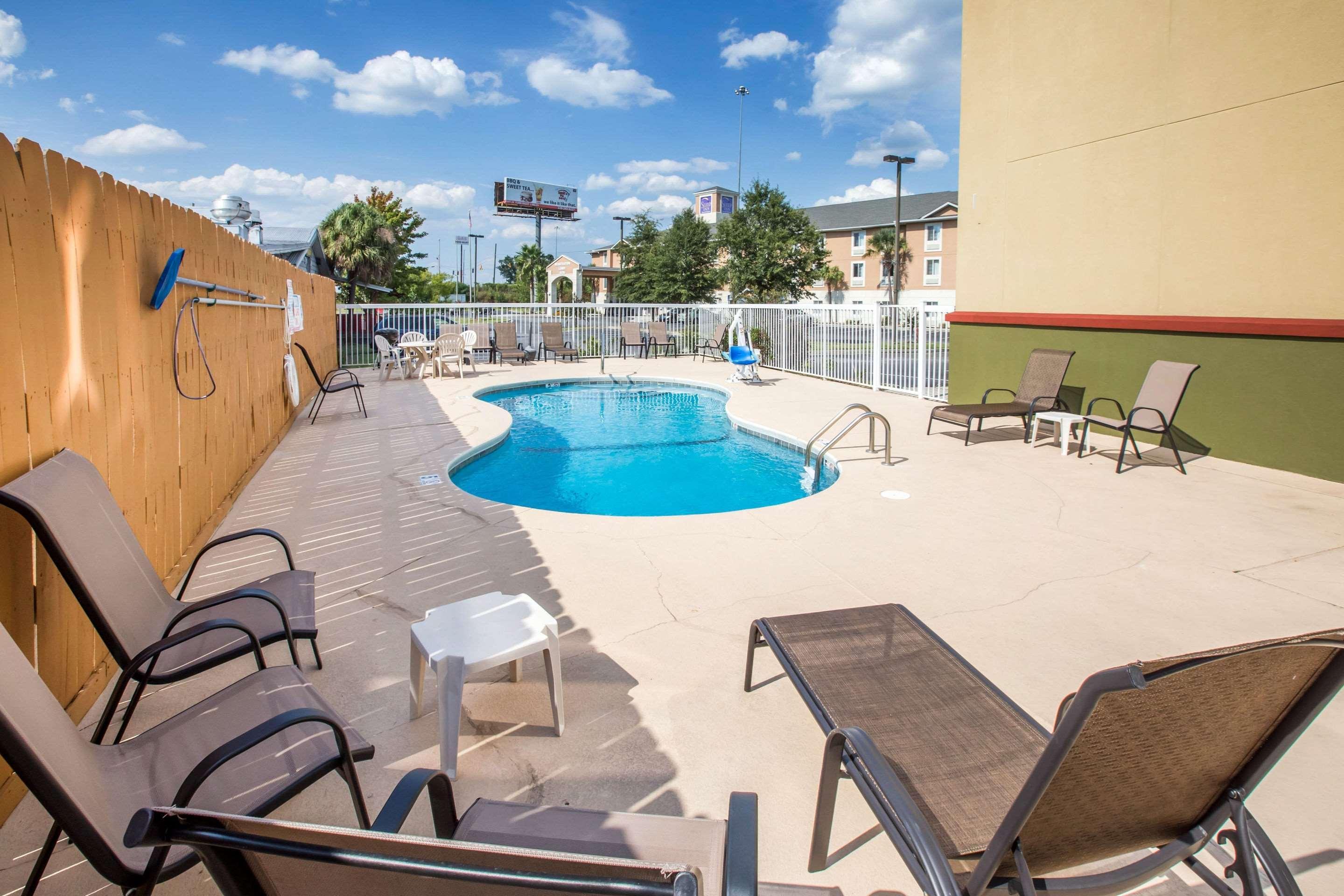 Econo Lodge Валдоста Экстерьер фото